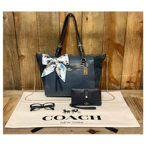 Coach. 5 Piece Set: Kleo Tote with Free Wristlet, Eyeglasses, Dust Bag & Scarf.